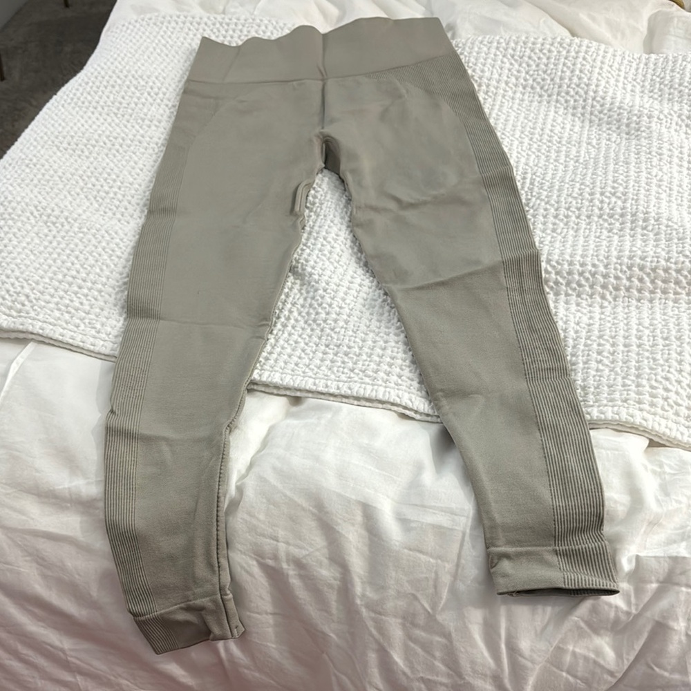 SET Active High-Waist Seamless Leggings in Light Taupe
